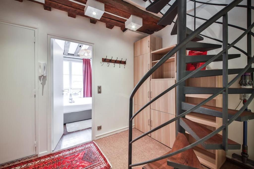 Typical Parisian Duplex#4Pers#Le Marais Appartement Buitenkant foto